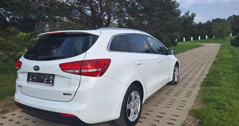 Kia Ceed cena 38900 przebieg: 209000, rok produkcji 2015 z Lębork małe 301